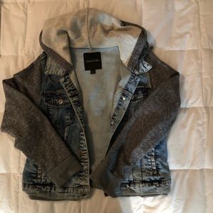 PRICE DROP 🔥Hooded denim jacket